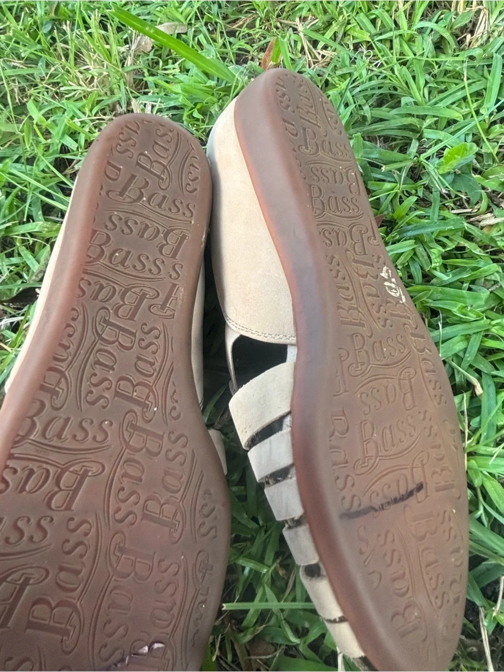 Leather Bass Colleen Hemp huarache-style loafers are a women's size 7.5